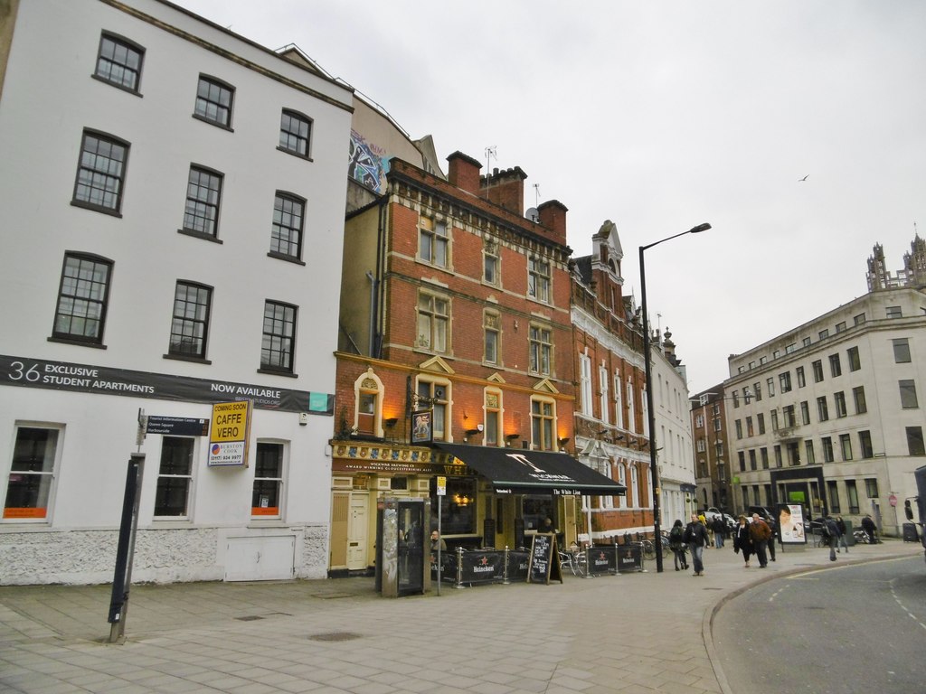 Bristol, White Lion - geograph.org.uk - 4871760.jpg