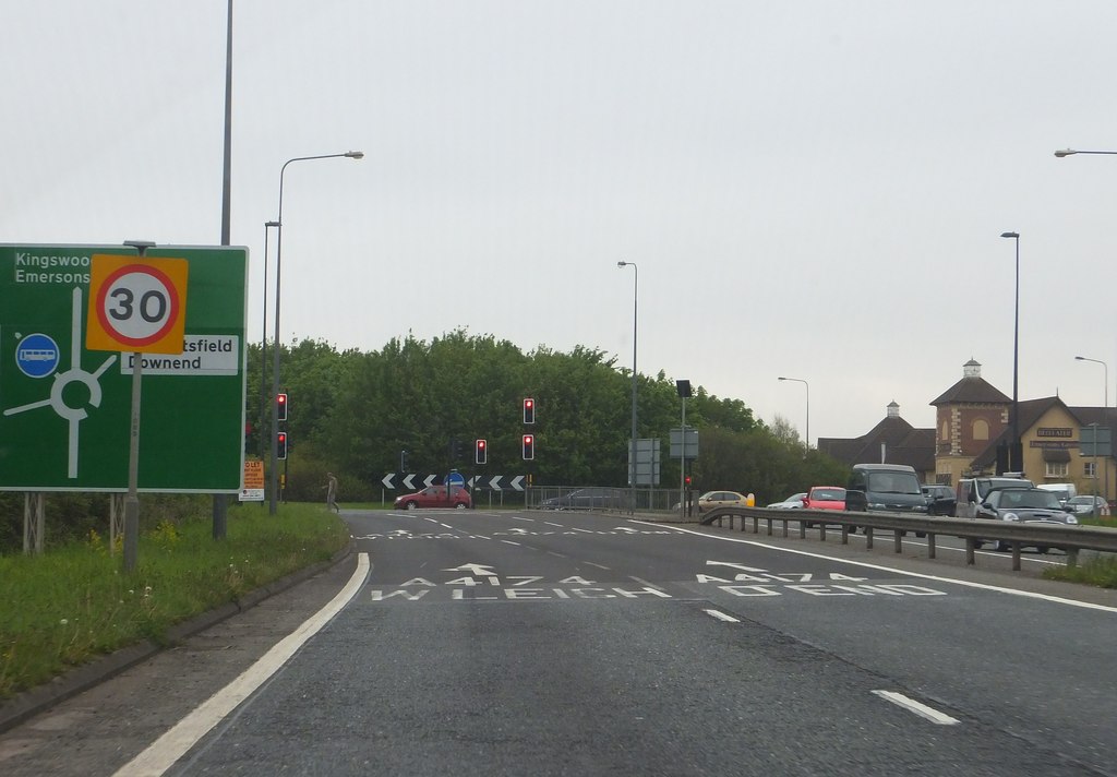 Approaching Lyde Green Roundabout - geograph.org.uk - 2933462.jpg