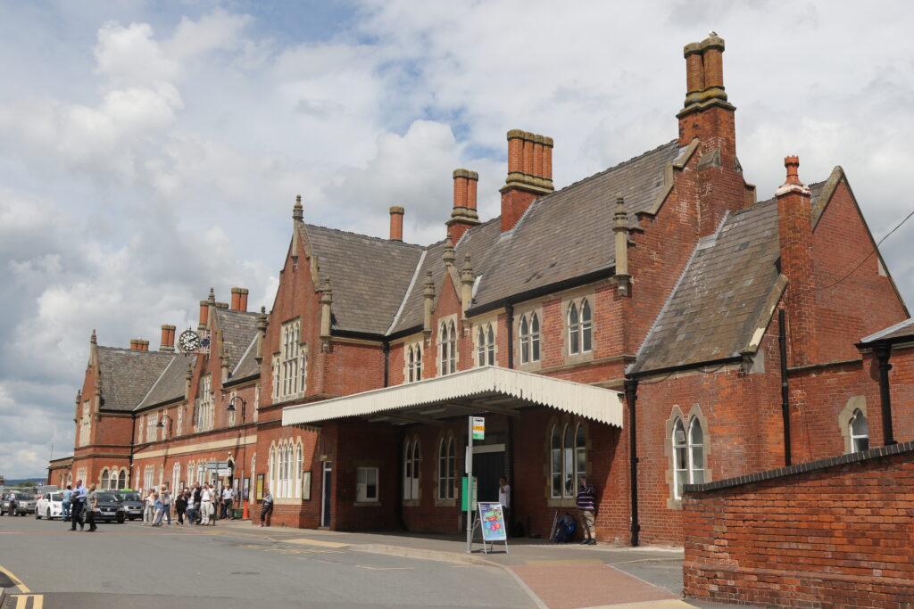 Barr's Court railway station, Hereford - geograph.org.uk - 6163219.jpg